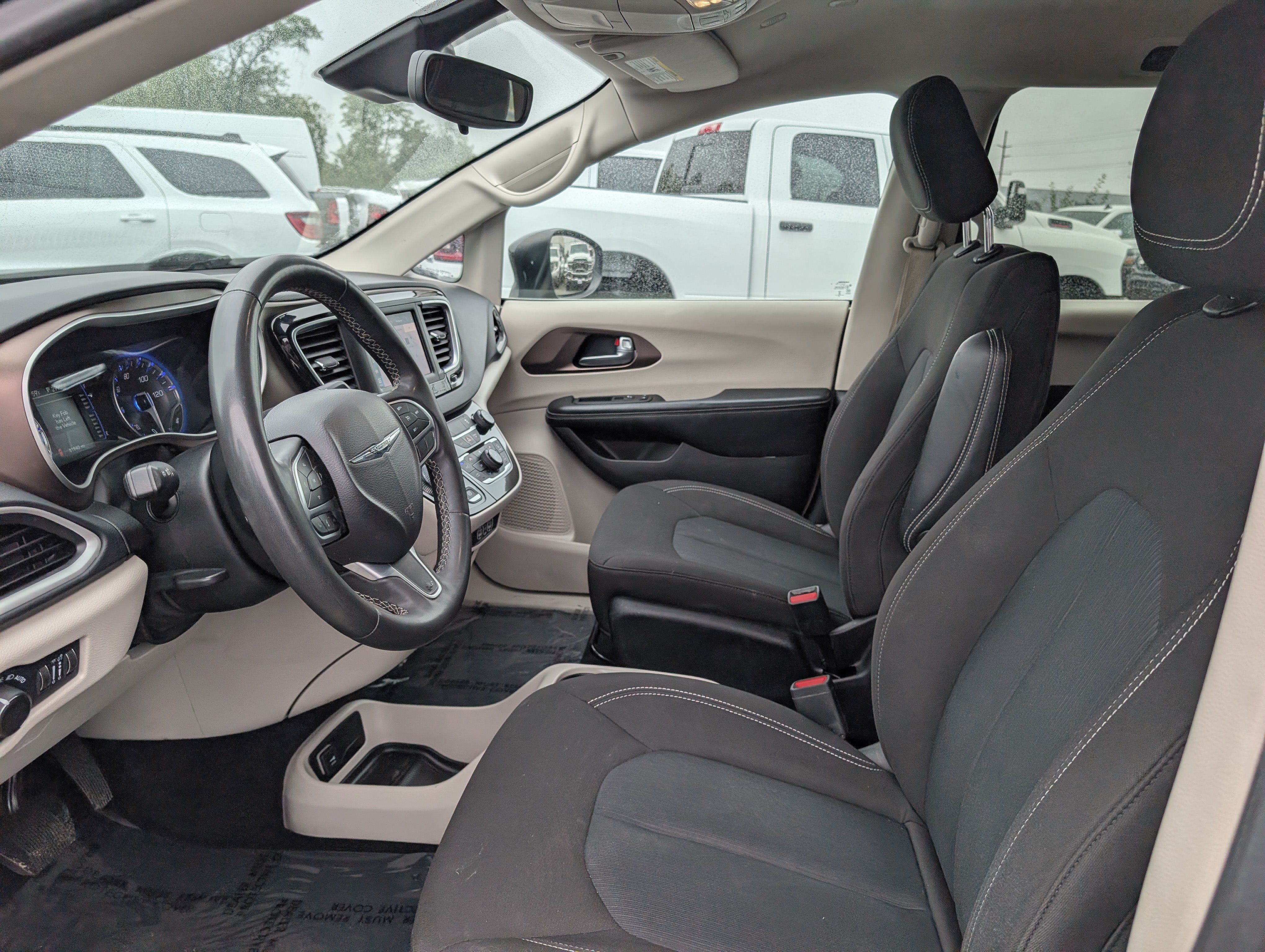 Used 2023 Chrysler Voyager LX FWD image 16