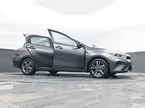 Used 2023 Kia Forte LXS image 29