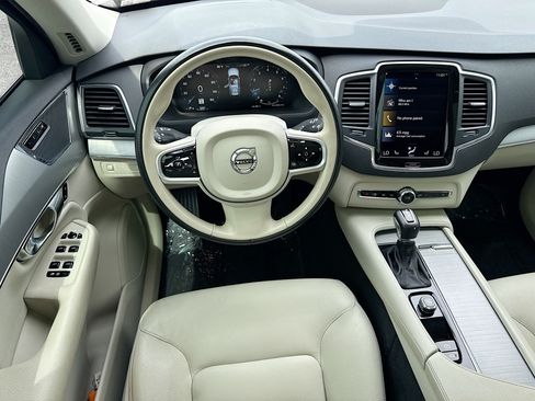Used 2022 Volvo XC90 T5 Momentum w/ Protection Package Premier AWD/4WD image 17