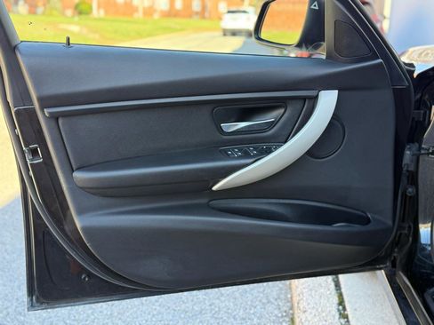 Used 2018 BMW 320i xDrive Sedan w/ Convenience Package image 39