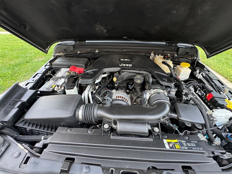 Used 2020 Jeep Gladiator Overland w/ Cold Weather Group AWD/4WD image 26