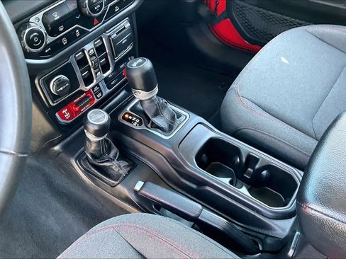 Used 2024 Jeep Wrangler Unlimited Rubicon AWD/4WD image 16