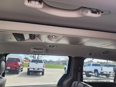 Used 2013 Chrysler Town & Country Touring-L w/ Driver Convenience Group image 7