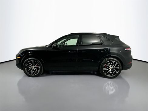 Certified 2025 Porsche Cayenne S image 2