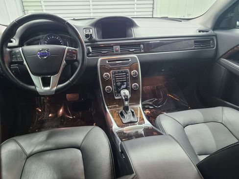 Used 2016 Volvo XC70 T5 Platinum image 2