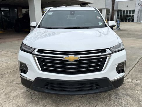 Used 2023 Chevrolet Traverse LT image 3