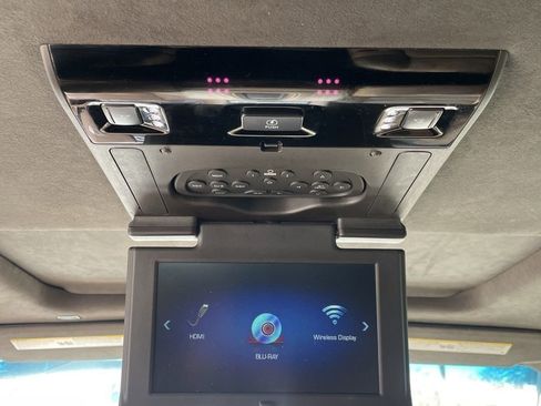 Used 2019 Cadillac Escalade Platinum image 10