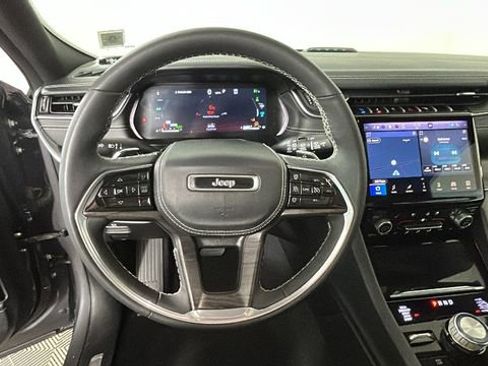 Used 2023 Jeep Grand Cherokee Overland AWD/4WD image 15