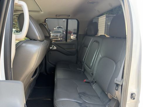 Used 2011 Nissan Frontier SL w/ Moonroof Pkg RWD image 16