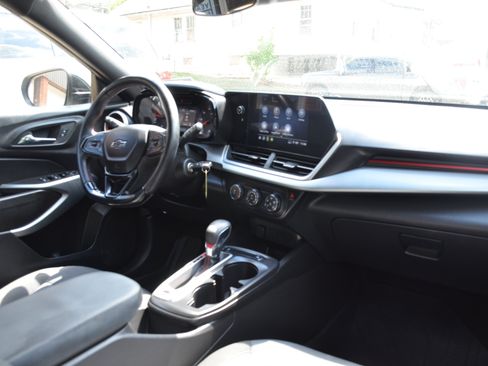 Used 2024 Chevrolet Trax RS FWD image 41