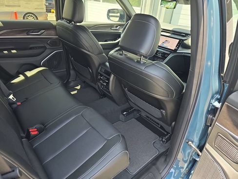 New 2026 Jeep Grand Cherokee Limited AWD/4WD image 12