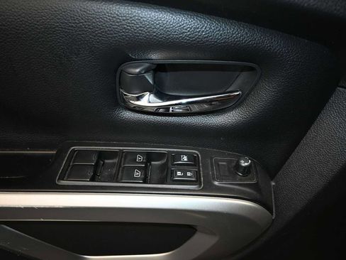 Used 2017 Nissan Titan SV AWD/4WD image 16