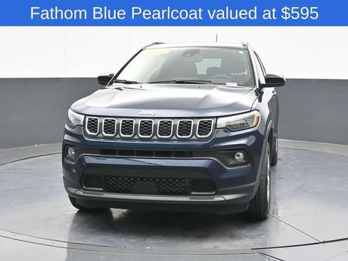 Used 2024 Jeep Compass Latitude AWD/4WD image 2