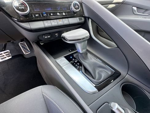 Used 2025 Hyundai Elantra Sport FWD image 30