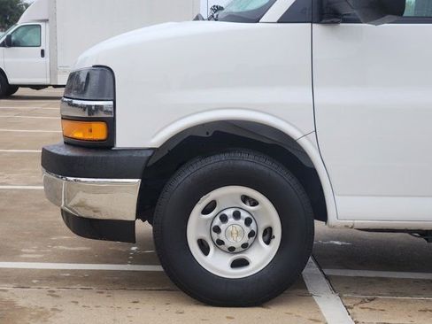 Used 2025 Chevrolet Express 3500 w/ Power Convenience Package image 14