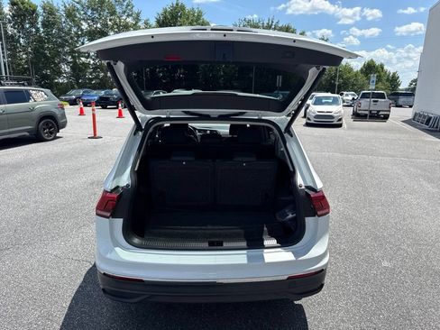 Certified 2022 Volkswagen Tiguan SE w/ Panoramic Sunroof Package FWD image 10