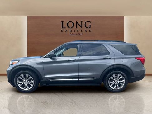 Used 2021 Ford Explorer XLT w/ Equipment Group 202A AWD/4WD image 2