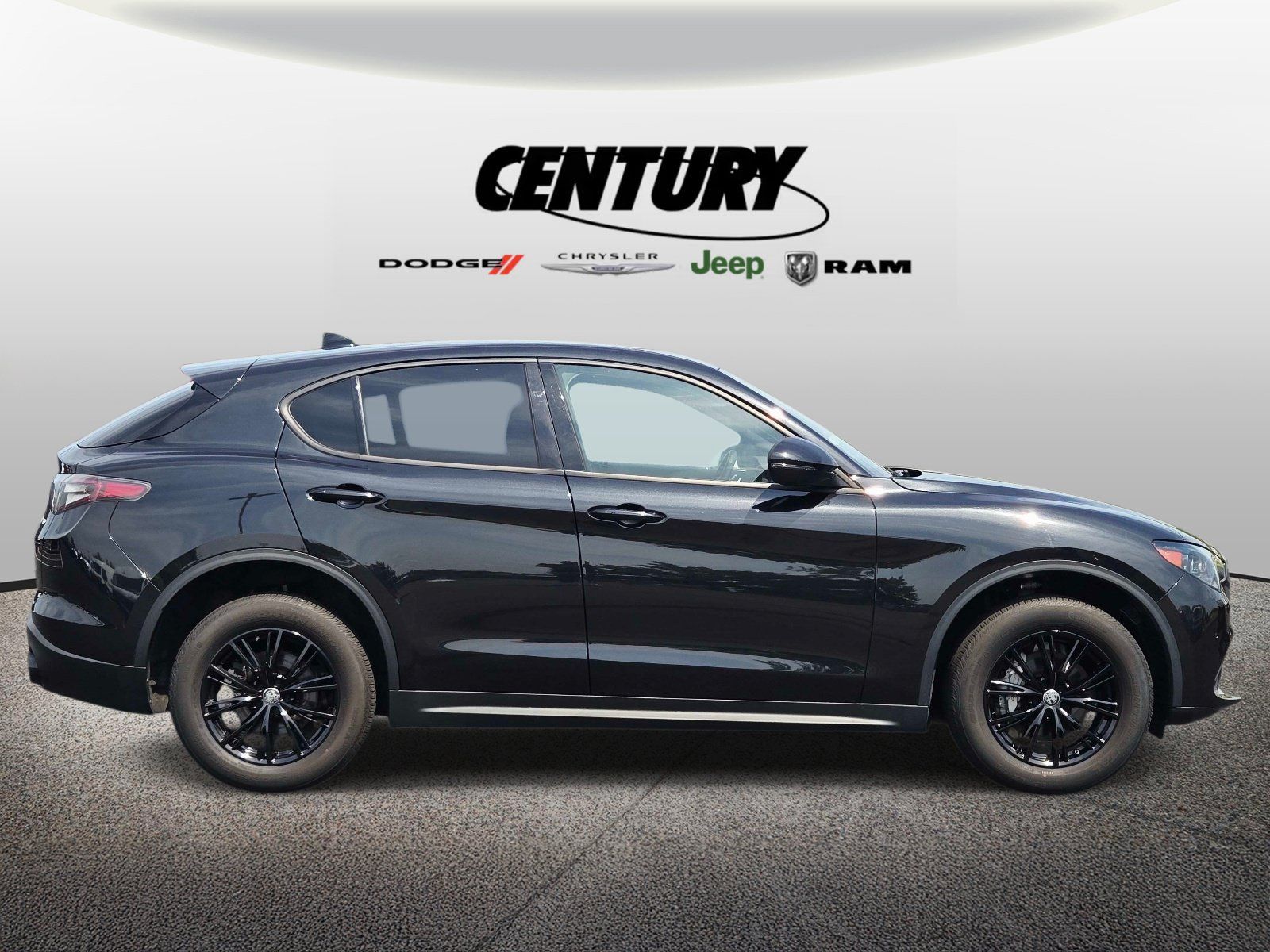 Used 2024 Alfa Romeo Stelvio Sprint AWD/4WD image 2