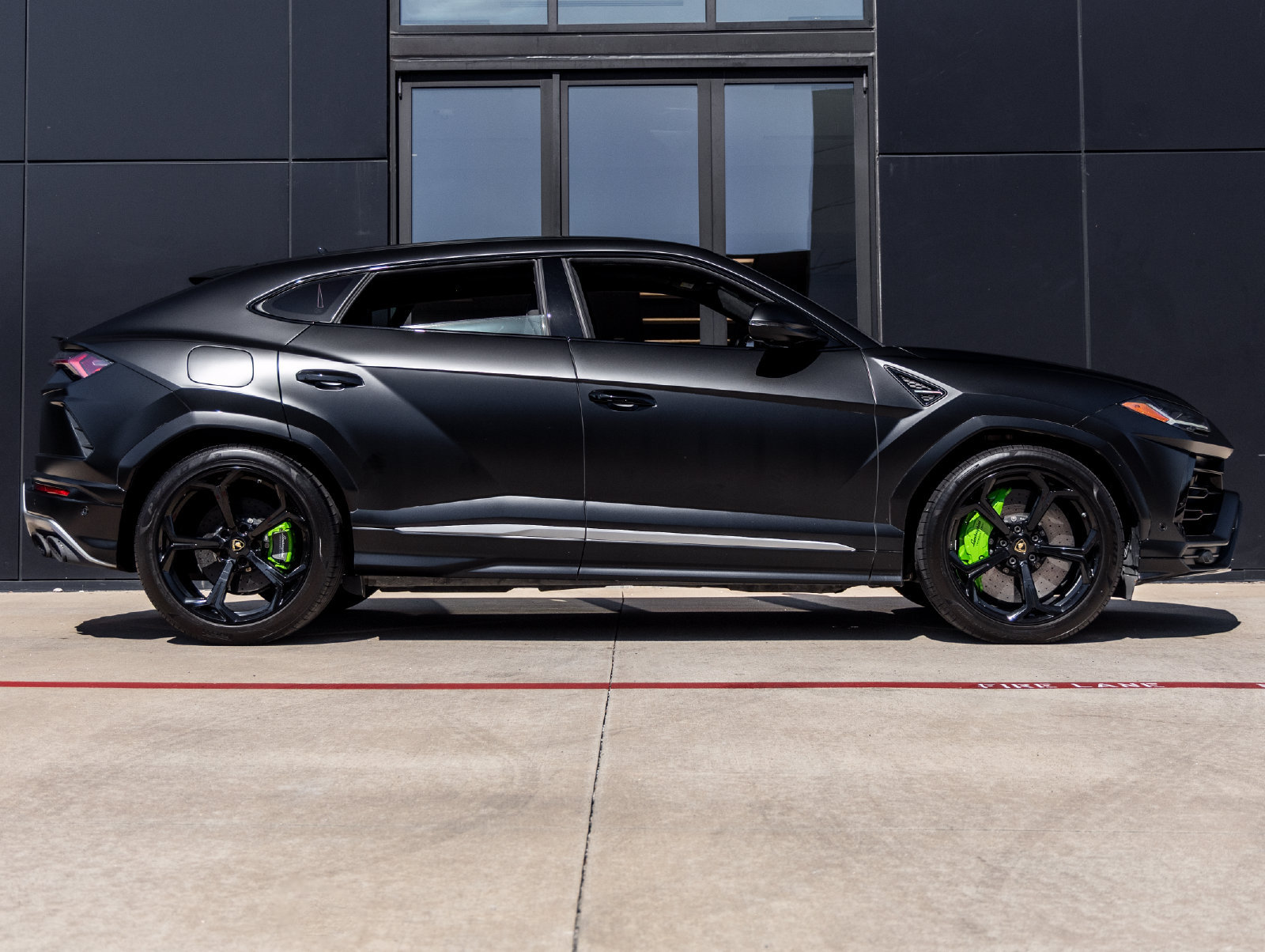 Used 2021 Lamborghini Urus AWD/4WD image 10