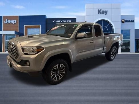 Used 2020 Toyota Tacoma TRD Sport image 2
