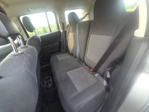 Used 2015 Jeep Patriot Latitude AWD/4WD image 15