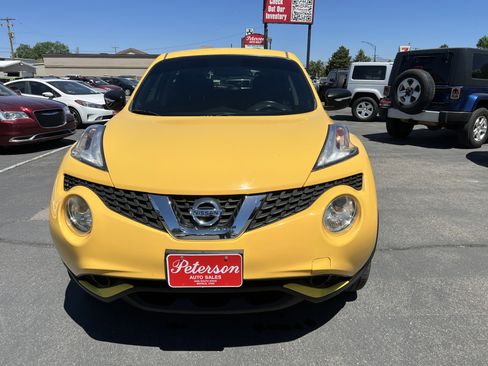 Used 2016 Nissan Juke SV FWD image 2