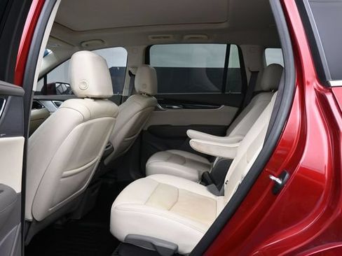Used 2022 Cadillac XT6 Premium Luxury w/ Technology Package FWD image 8