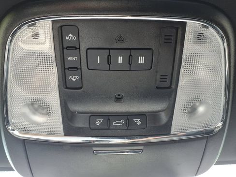 Used 2021 Jeep Grand Cherokee Limited AWD/4WD image 24