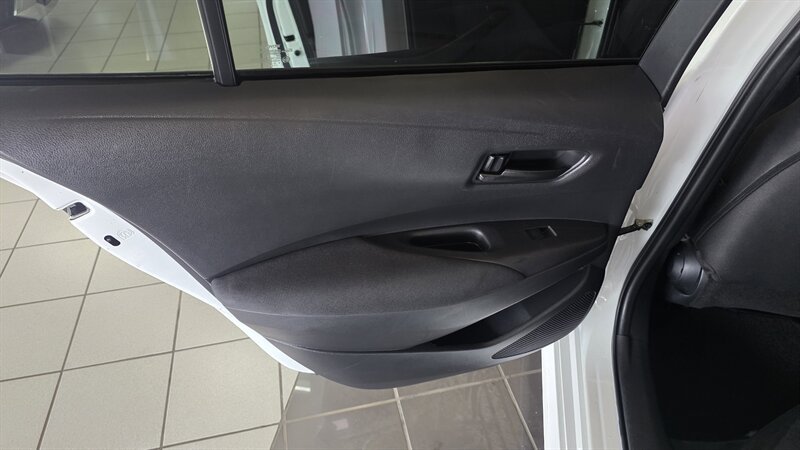 Used 2022 Toyota Corolla LE FWD image 17