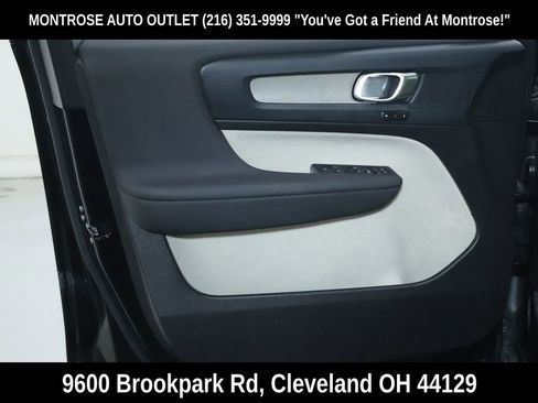 Used 2023 Volvo XC40 B5 Plus w/ Climate Package image 22