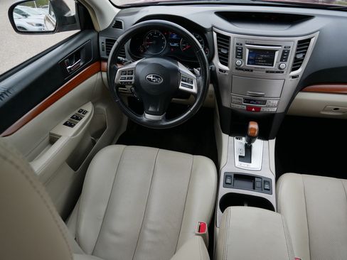 Used 2013 Subaru Outback 3.6R Limited w/ Moonroof Pkg AWD/4WD image 9
