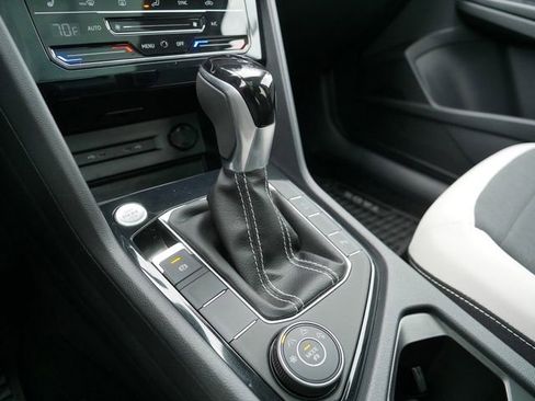 Used 2025 Volkswagen Taos SE AWD/4WD image 32