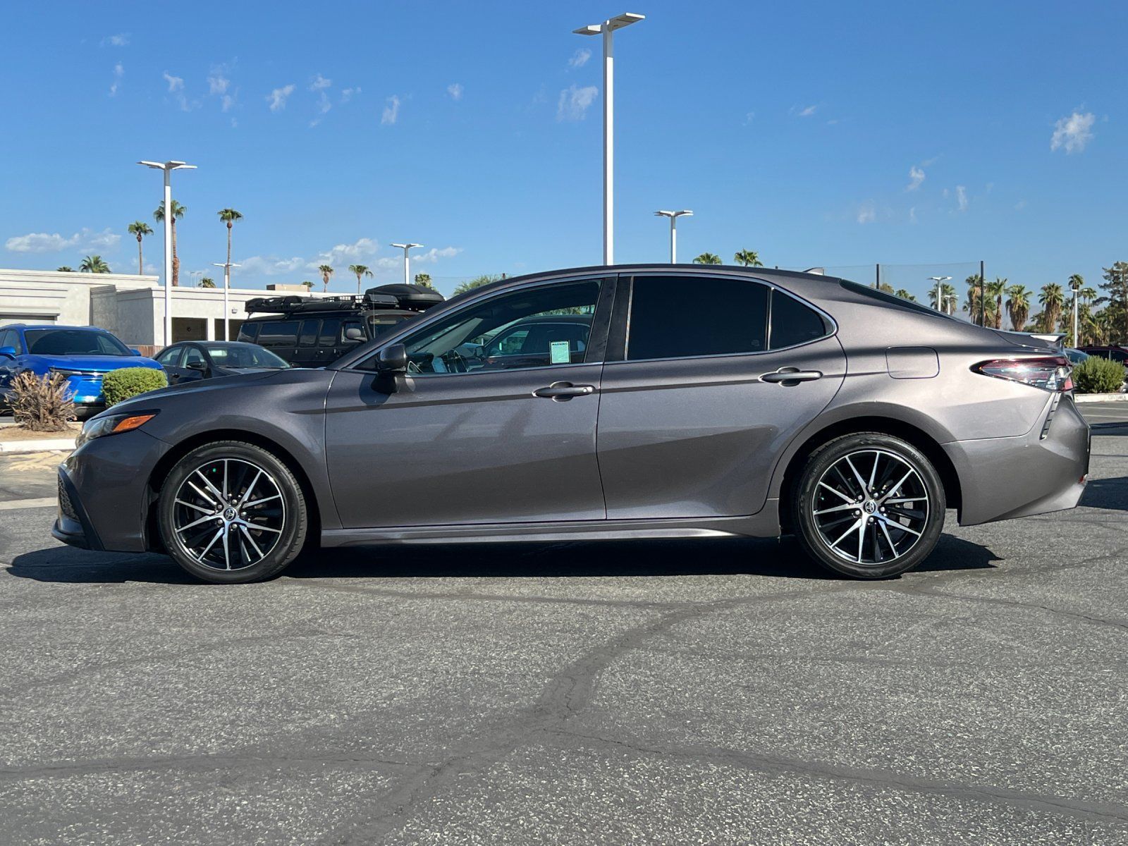 Used 2022 Toyota Camry SE FWD image 6