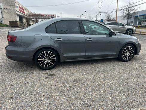 Used 2016 Volkswagen Jetta Sport image 29