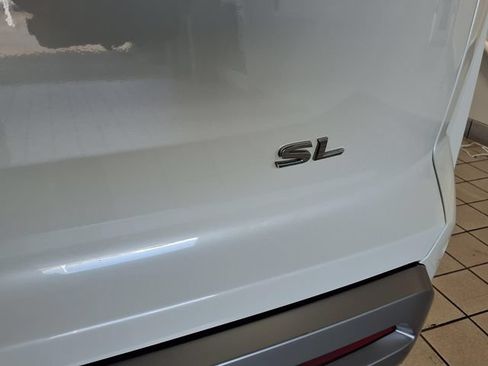 Used 2024 Nissan Pathfinder SL FWD image 22
