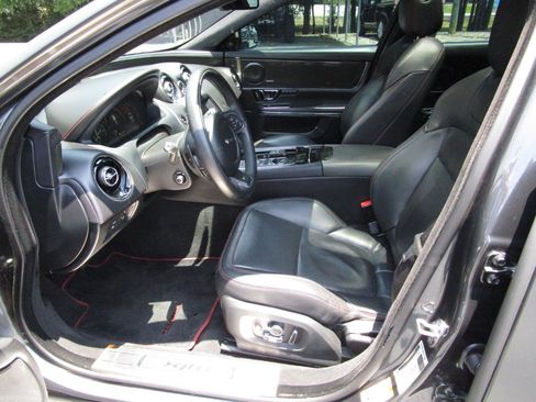 Used 2016 Jaguar XJ R RWD image 22