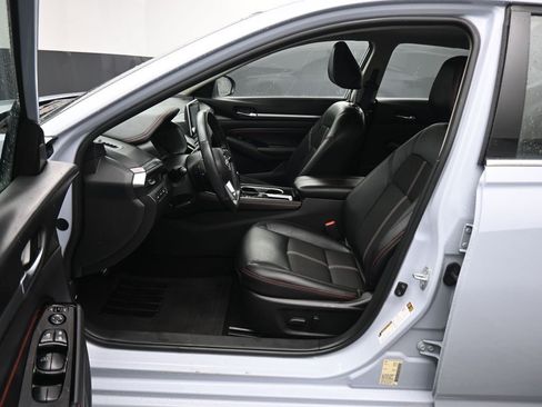 Used 2023 Nissan Altima 2.5 SR image 11