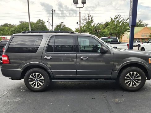 Used 2017 Ford Expedition XLT AWD/4WD image 5
