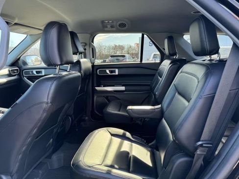Used 2021 Ford Explorer XLT w/ Equipment Group 202A image 10