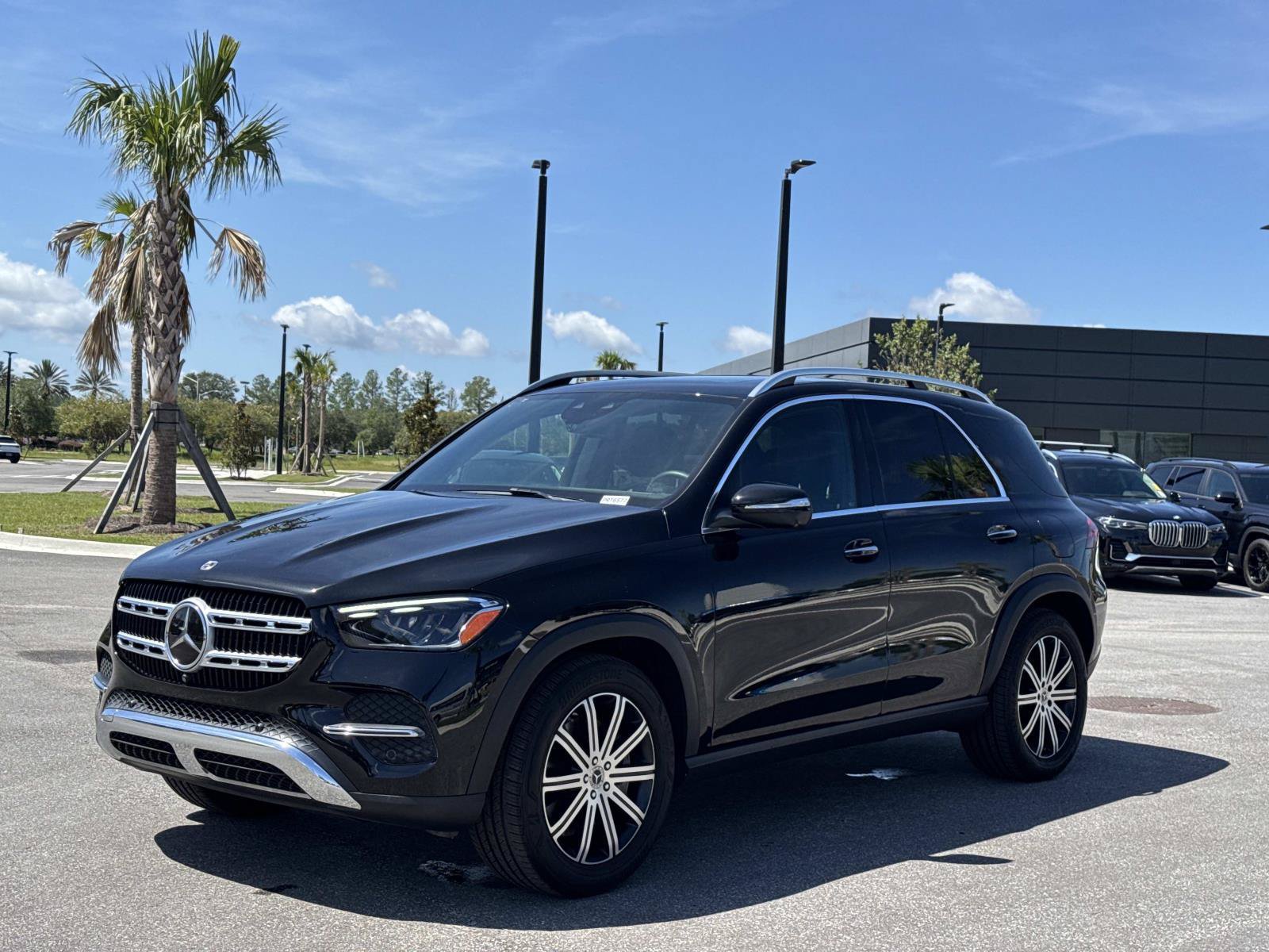 Used 2025 Mercedes-Benz GLE 450e 4MATIC w/ Driver Assistance Package image 7