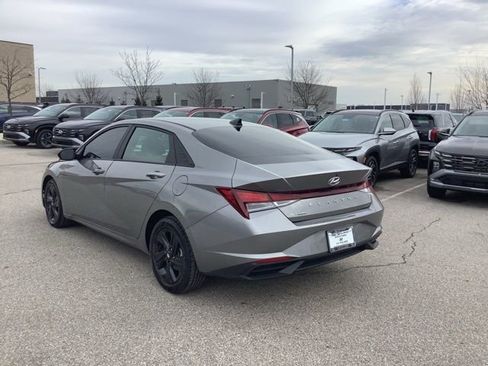 Certified 2023 Hyundai Elantra SEL w/ Preferred Accessory Package image 8