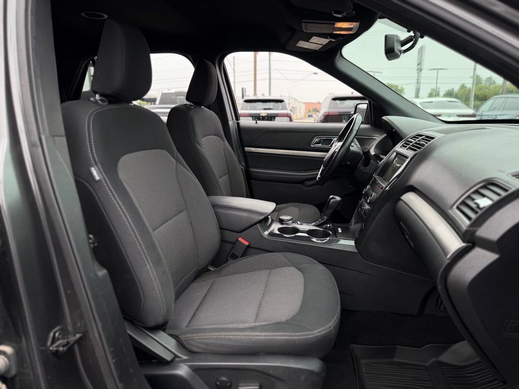 Used 2019 Ford Explorer XLT AWD/4WD image 14