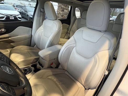 Used 2019 Jeep Cherokee Limited image 26