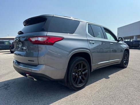Used 2021 Chevrolet Traverse Premier FWD image 8