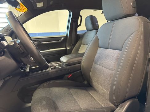 Used 2025 GMC Acadia Elevation image 21