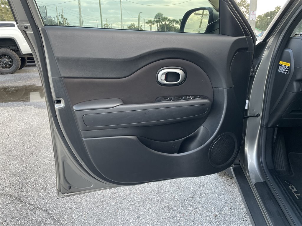 Used 2016 Kia Soul FWD image 34