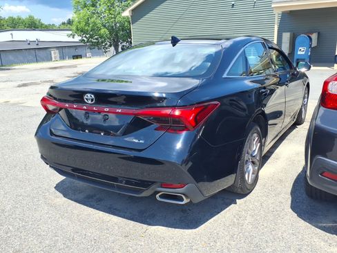 Used 2019 Toyota Avalon XLE FWD image 4