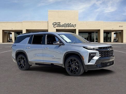 Used 2025 Chevrolet Traverse RS FWD image 3