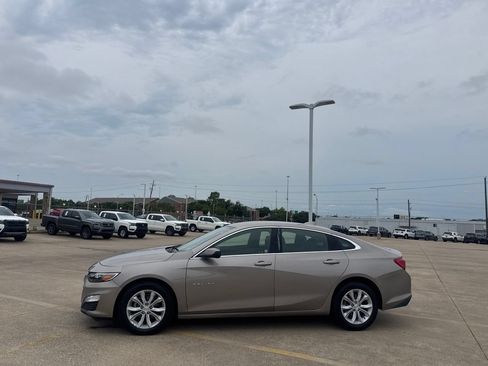 Used 2025 Chevrolet Malibu LT FWD image 13