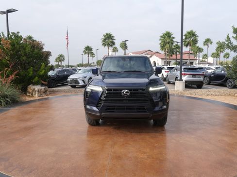 Used 2025 Lexus GX 550 w/ Accessory Package (2T) image 6
